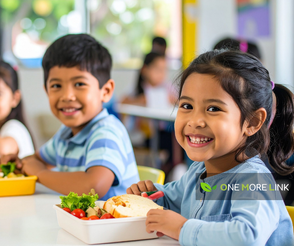 เลี้ยงอาหารกลางวันเด็กสลัมฯคลองเตย + บริจาคกล่องปันใจ